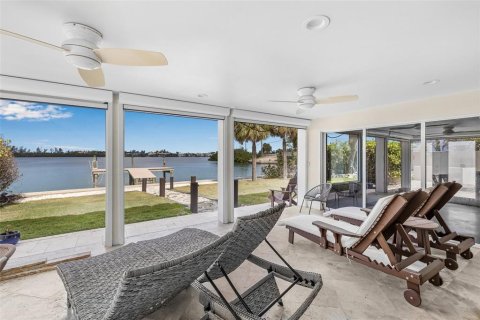 House in Sarasota, Florida 2 bedrooms, 127 sq.m. № 1689847 - photo 22