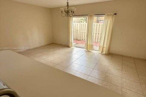 Touwnhouse à louer à Weston, Floride: 3 chambres, 142.51 m2 № 1938770 - photo 8