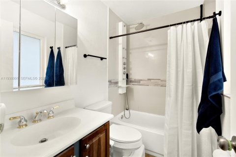 Купить виллу или дом в Помпано-Бич, Флорида 3 спальни, 106.28м2, № 1989811 - фото 20