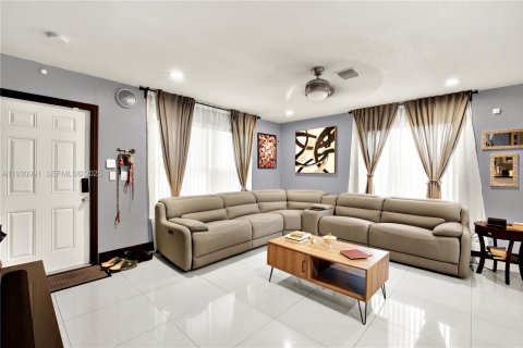 Купить виллу или дом в Помпано-Бич, Флорида 3 спальни, 106.28м2, № 1989811 - фото 4