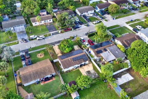 Купить виллу или дом в Помпано-Бич, Флорида 3 спальни, 106.28м2, № 1989811 - фото 29