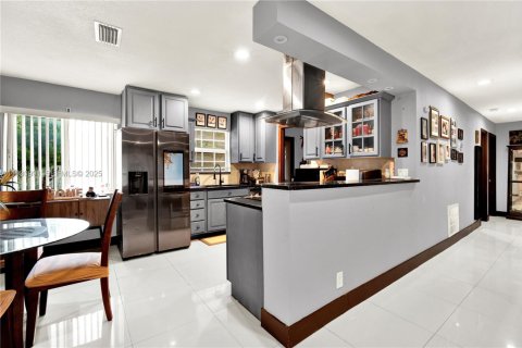 Купить виллу или дом в Помпано-Бич, Флорида 3 спальни, 106.28м2, № 1989811 - фото 6