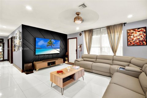 Купить виллу или дом в Помпано-Бич, Флорида 3 спальни, 106.28м2, № 1989811 - фото 5