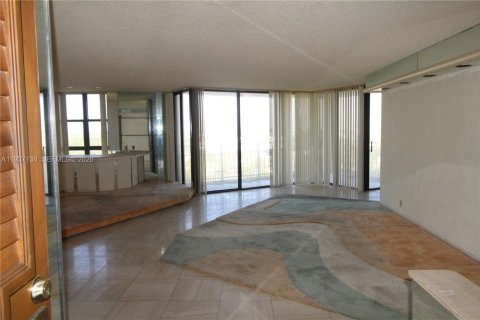 Copropriété à vendre à Miami, Floride: 1 chambre, 142.6 m2 № 1995048 - photo 2