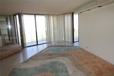 Copropriété à vendre à Miami, Floride: 1 chambre, 142.6 m2 № 1995048 - photo 4