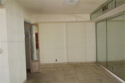 Copropriété à vendre à Miami, Floride: 1 chambre, 142.6 m2 № 1995048 - photo 3