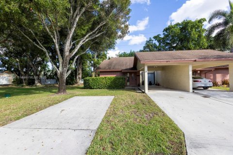Casa en venta en Coconut Creek, Florida, 3 dormitorios, 121.7 m2 № 1967041 - foto 30
