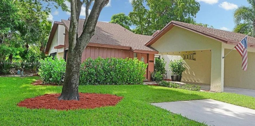 Casa en Coconut Creek, Florida 3 dormitorios, 121.7 m2 № 1967041