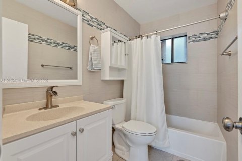 Casa en venta en Coconut Creek, Florida, 3 dormitorios, 121.7 m2 № 1967041 - foto 17