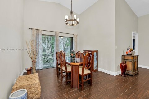 Casa en venta en Coconut Creek, Florida, 3 dormitorios, 121.7 m2 № 1967041 - foto 3