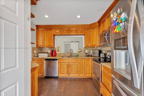 Casa en venta en Coconut Creek, Florida, 3 dormitorios, 121.7 m2 № 1967041 - foto 11