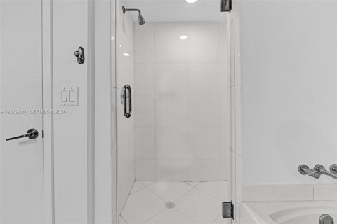 Купить кондоминиум в Майами, Флорида 1 спальня, 68.56м2, № 2083910 - фото 25