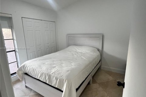 House in Pembroke Pines, Florida 3 bedrooms, 106.19 sq.m. № 1806425 - photo 6
