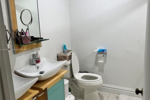 House in Pembroke Pines, Florida 3 bedrooms, 106.19 sq.m. № 1806425 - photo 7