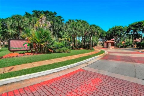 House in Pembroke Pines, Florida 3 bedrooms, 106.19 sq.m. № 1806425 - photo 22