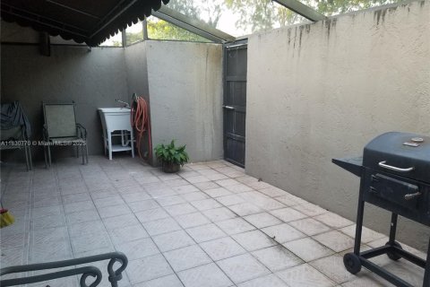 House in Pembroke Pines, Florida 3 bedrooms, 106.19 sq.m. № 1806425 - photo 14