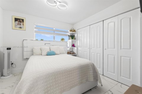 Villa ou maison à vendre à Hialeah Gardens, Floride: 4 chambres, 129.41 m2 № 1988385 - photo 26