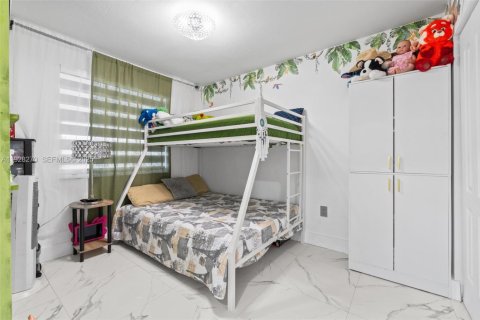 Villa ou maison à vendre à Hialeah Gardens, Floride: 4 chambres, 129.41 m2 № 1988385 - photo 29