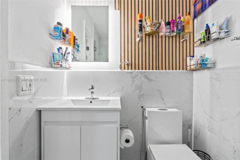 Villa ou maison à vendre à Hialeah Gardens, Floride: 4 chambres, 129.41 m2 № 1988385 - photo 19