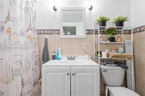 Villa ou maison à vendre à Hialeah Gardens, Floride: 4 chambres, 129.41 m2 № 1988385 - photo 23