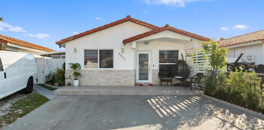 Villa ou maison à Hialeah Gardens, Floride 4 chambres, 129.41 m2 № 1988385