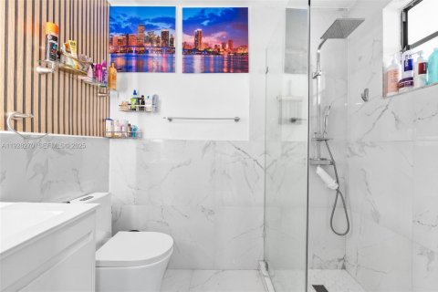 Villa ou maison à vendre à Hialeah Gardens, Floride: 4 chambres, 129.41 m2 № 1988385 - photo 20