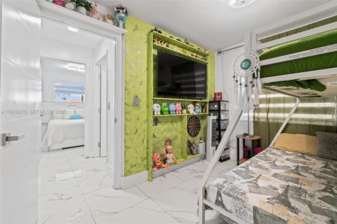 Villa ou maison à vendre à Hialeah Gardens, Floride: 4 chambres, 129.41 m2 № 1988385 - photo 28