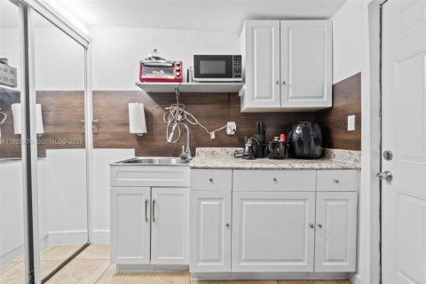 Villa ou maison à vendre à Hialeah Gardens, Floride: 4 chambres, 129.41 m2 № 1988385 - photo 5