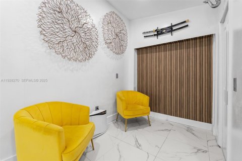 Villa ou maison à vendre à Hialeah Gardens, Floride: 4 chambres, 129.41 m2 № 1988385 - photo 15