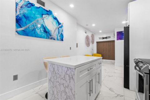 Villa ou maison à vendre à Hialeah Gardens, Floride: 4 chambres, 129.41 m2 № 1988385 - photo 9