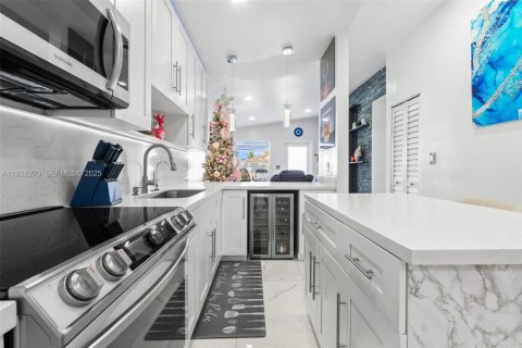 Villa ou maison à vendre à Hialeah Gardens, Floride: 4 chambres, 129.41 m2 № 1988385 - photo 4