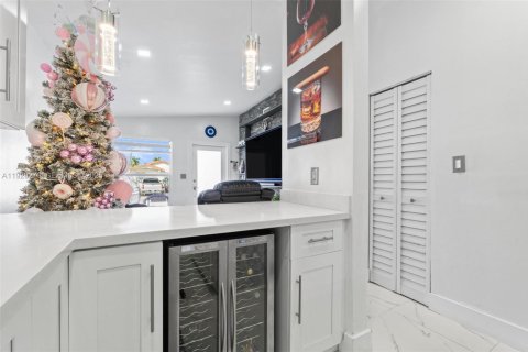 Villa ou maison à vendre à Hialeah Gardens, Floride: 4 chambres, 129.41 m2 № 1988385 - photo 10