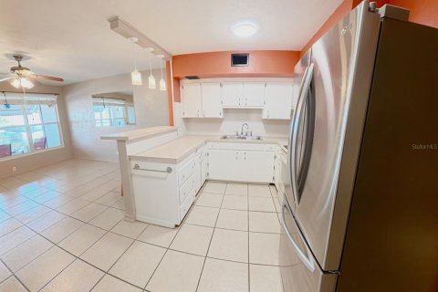 Condo in Kenneth City, Florida, 1 bedroom № 2093402 - photo 13