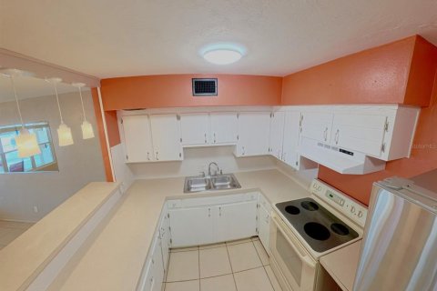 Condo in Kenneth City, Florida, 1 bedroom № 2093402 - photo 14