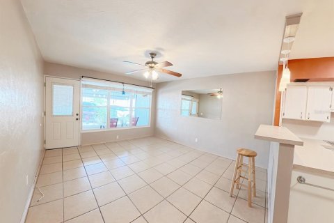 Condo in Kenneth City, Florida, 1 bedroom № 2093402 - photo 7