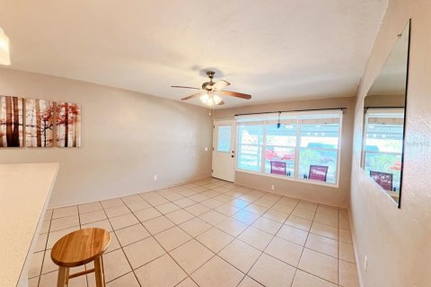 Condo in Kenneth City, Florida, 1 bedroom № 2093402 - photo 9
