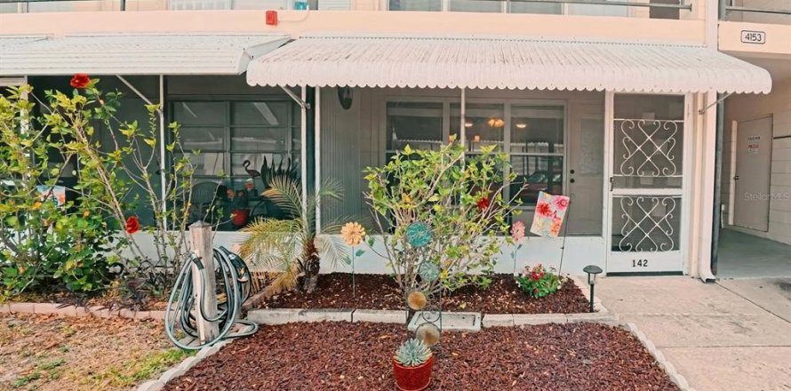 Condo in Kenneth City, Florida, 1 bedroom № 2093402