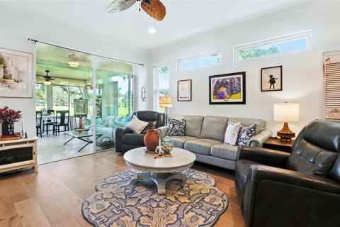 Condo in Sun City Center, Florida, 2 bedrooms  № 1834875 - photo 9