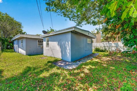 Villa ou maison à vendre à Fort Lauderdale, Floride: 5 chambres, 181.16 m2 № 2288686 - photo 2