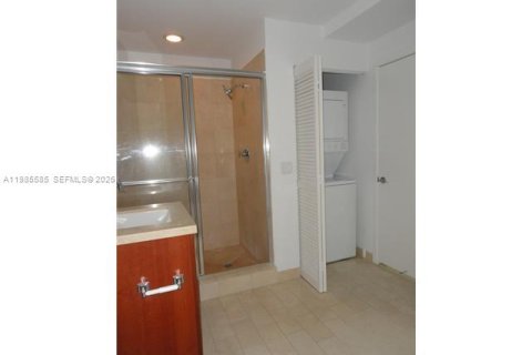 Condominio en alquiler en Miami, Florida, 1 dormitorio № 2047078 - foto 5