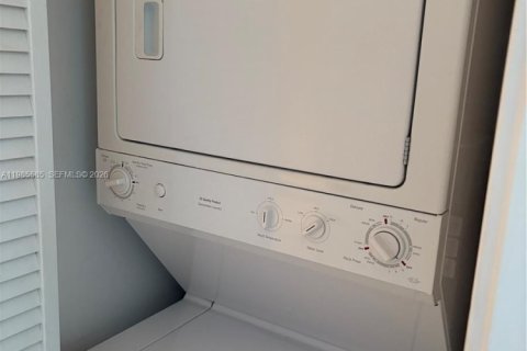 Condominio en alquiler en Miami, Florida, 1 dormitorio № 2047078 - foto 7