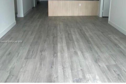 Condominio en alquiler en Miami, Florida, 1 dormitorio № 2047078 - foto 2