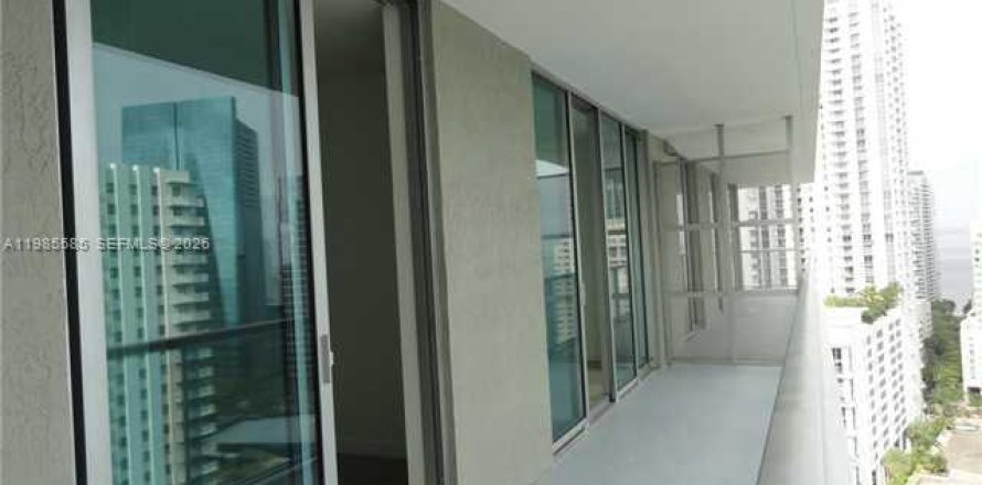 Condominio en Miami, Florida, 1 dormitorio  № 2047078