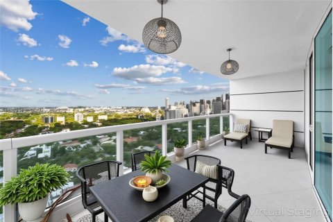 Condominio en venta en Miami, Florida, 2 dormitorios, 214.6 m2 № 2034329 - foto 12