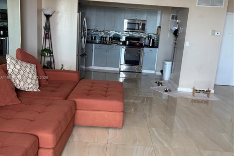 Condominio en venta en North Miami, Florida, 2 dormitorios, 110.37 m2 № 2006078 - foto 3