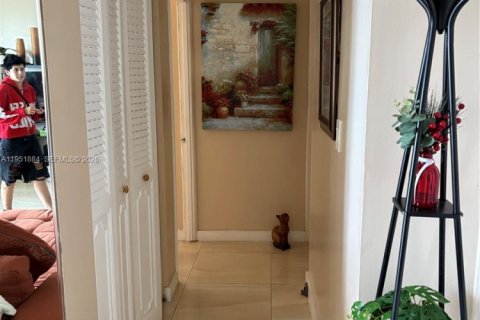 Condominio en venta en North Miami, Florida, 2 dormitorios, 110.37 m2 № 2006078 - foto 5