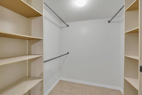 Condo in St. Lucie, Florida, 2 bedrooms  № 2366209 - photo 16