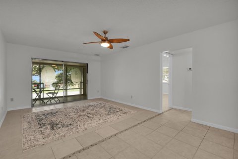 Condo in St. Lucie, Florida, 2 bedrooms  № 2366209 - photo 8