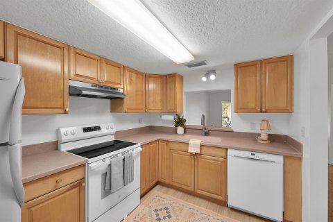 Condo in St. Lucie, Florida, 2 bedrooms  № 2366209 - photo 5