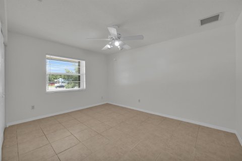 Condo in St. Lucie, Florida, 2 bedrooms  № 2366209 - photo 18